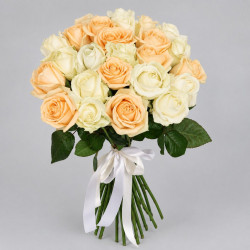 Букет из 21 белой и кремовой розы