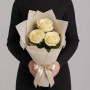 3 кремовые розы